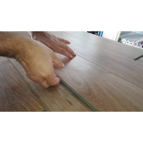 instalação de piso vinílico clicado Magalhães Bastos