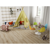 Piso Laminado Claro para Quarto